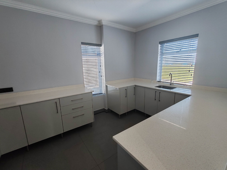 7 Bedroom Property for Sale in Perlemoenbaai Western Cape